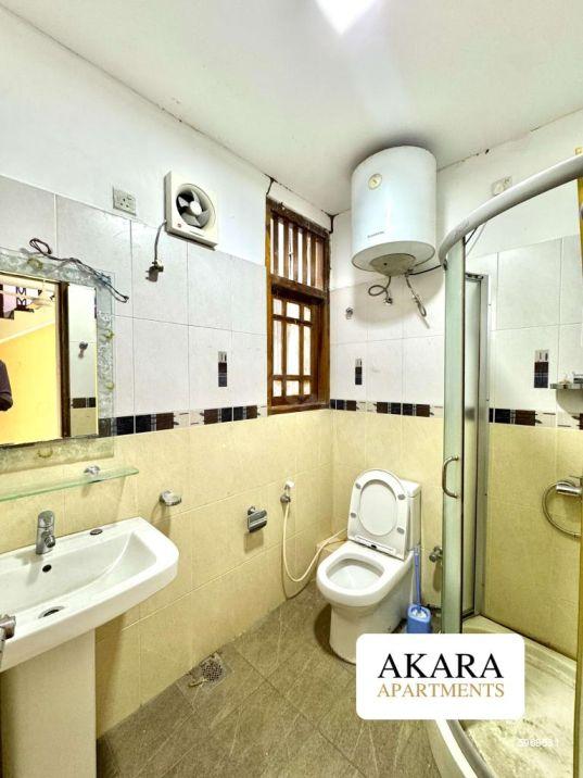 Bathroom - House for rent in Colombo 4