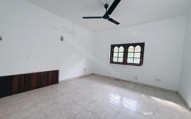 House for sale in Colombo 13