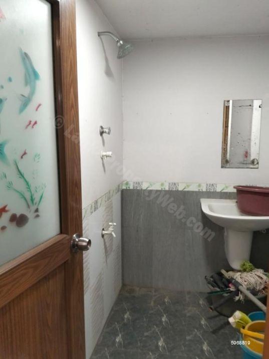Bathroom - House for rent in Colombo 6