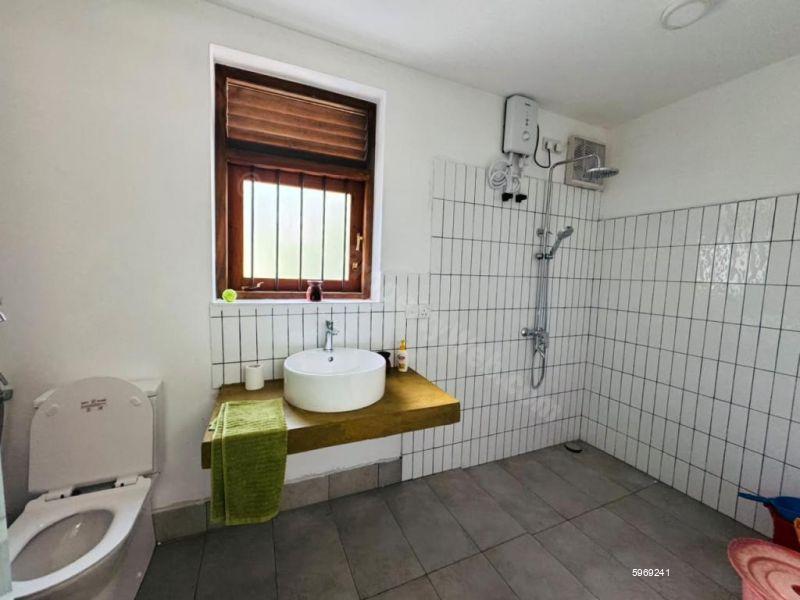 Bathroom - House for rent in Thalawathugoda