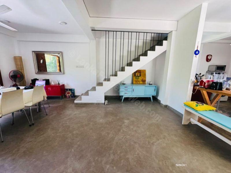 Living Room - House for rent in Thalawathugoda