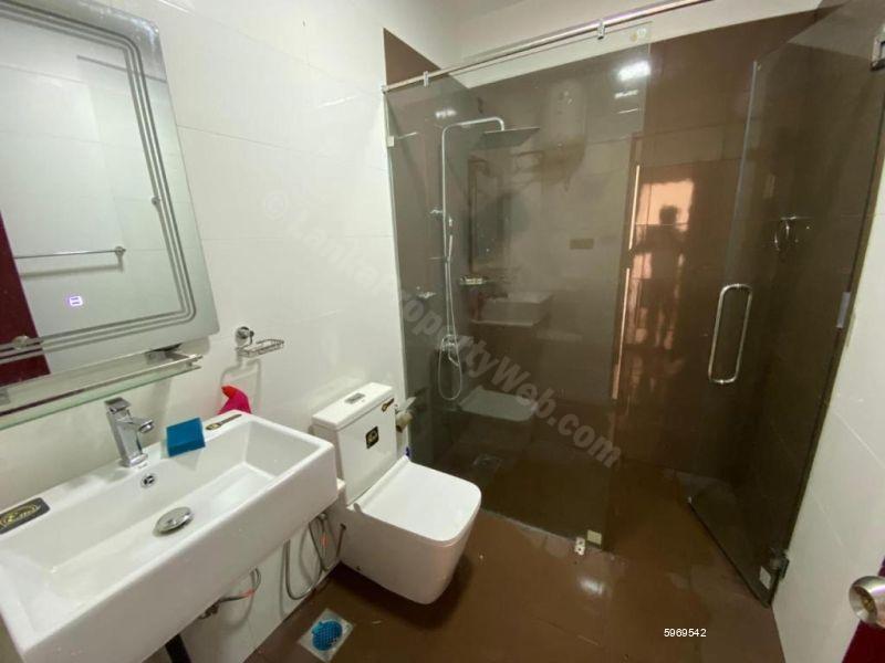 Bathroom - Apartment for rent in Colombo 5