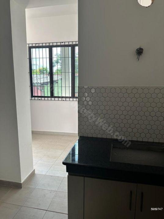 Commercial for sale in Colombo 13