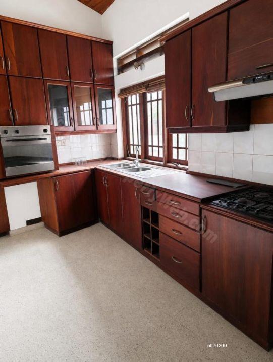 Kitchen - House for rent in Colombo 3