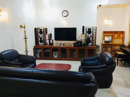Living Room - Luxury 5 BR Furnished House for rent in Thalawathugoda 