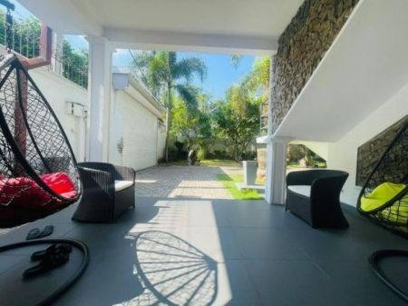 Living Room - 4,500 Sq.ft Furnished House for Rent - HL51490